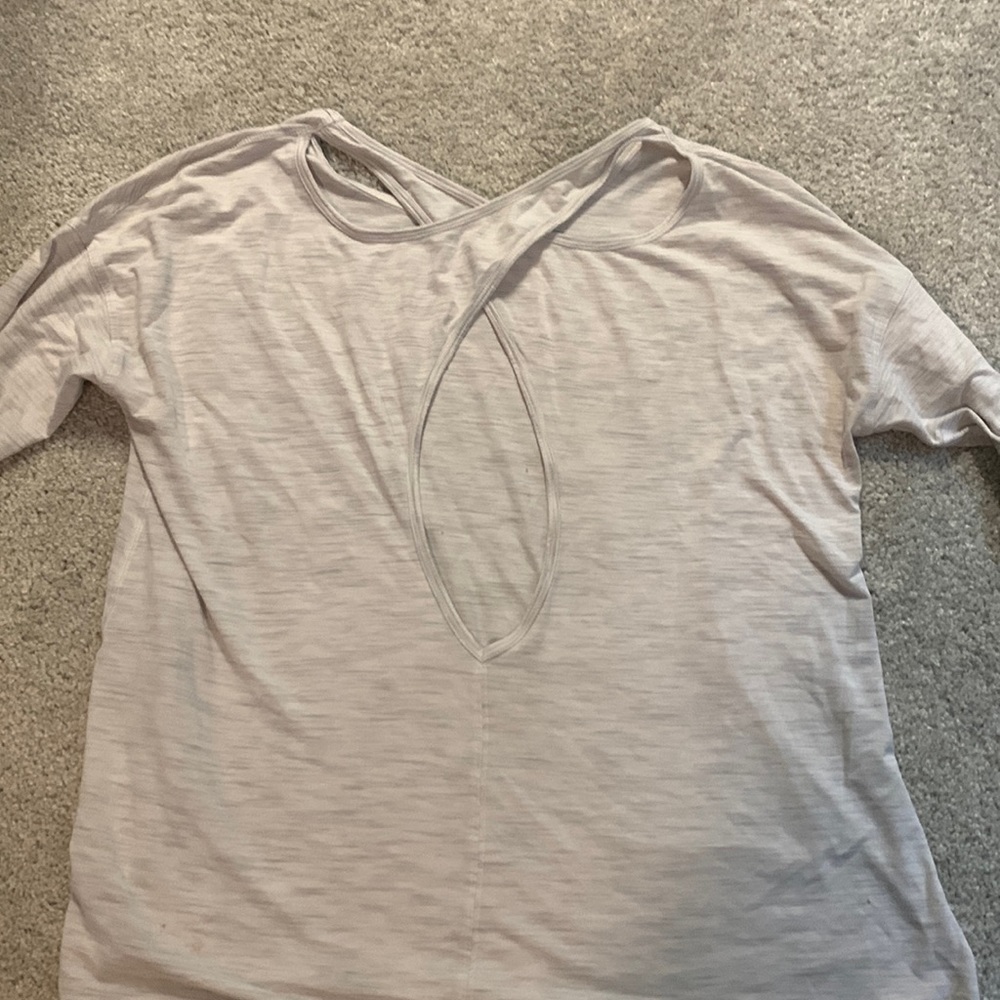 Lululemon peephole back shirt